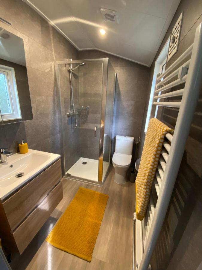 Ruim En Modern Chalet In De Veluwse Bossen Putten Bagian luar foto