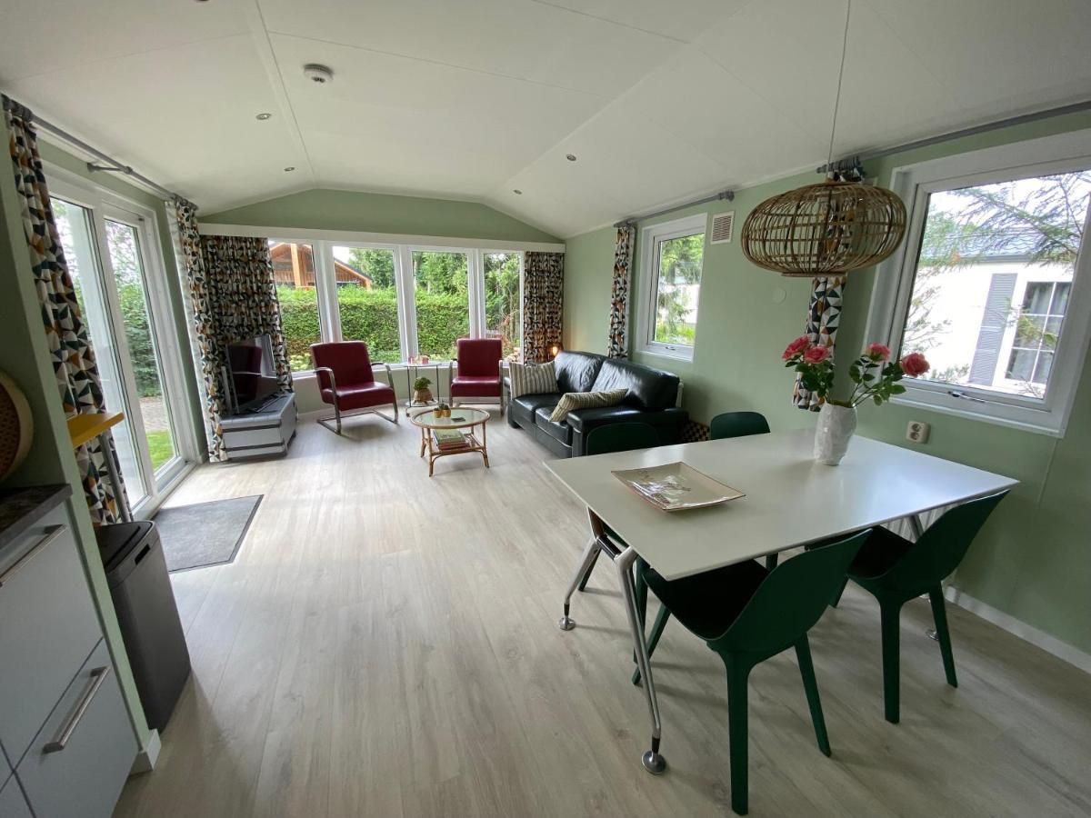 Ruim En Modern Chalet In De Veluwse Bossen Putten Bagian luar foto